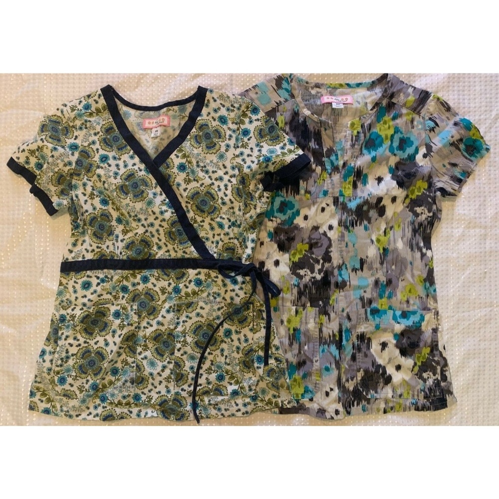 2 Koi By Kathy Peterson Floral Scrub Top Sz XS
